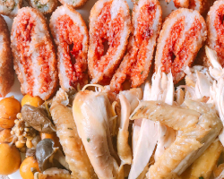 Gà ta bó xôi gấc ôm hạt sen